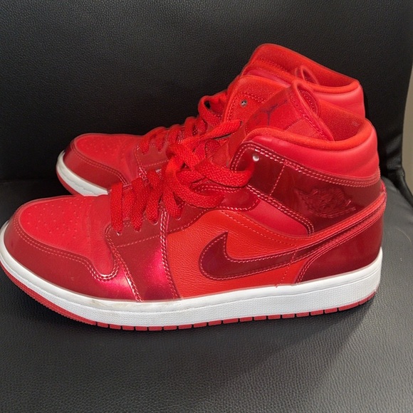 Women’s Air Jordan 1 Mid SE University Red Pomegranate - Picture 4 of 10